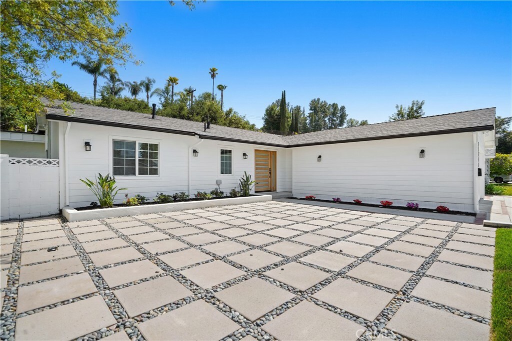 Property Photo:  23400 Erwin Street  CA 91367 