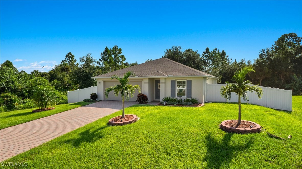 Property Photo:  5016 Mateo Circle  FL 33935 