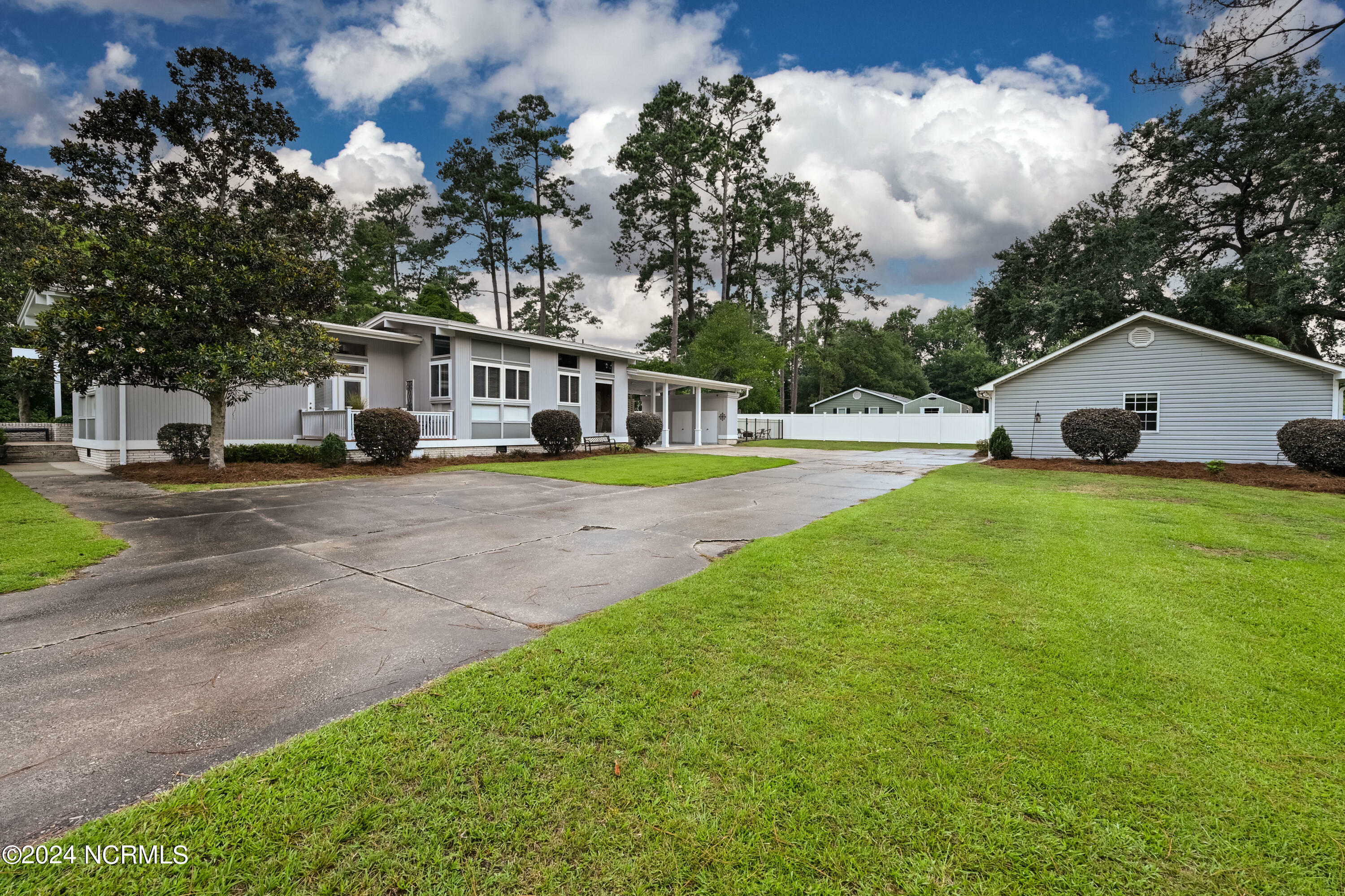 Property Photo:  201 Crescent Street  NC 28463 