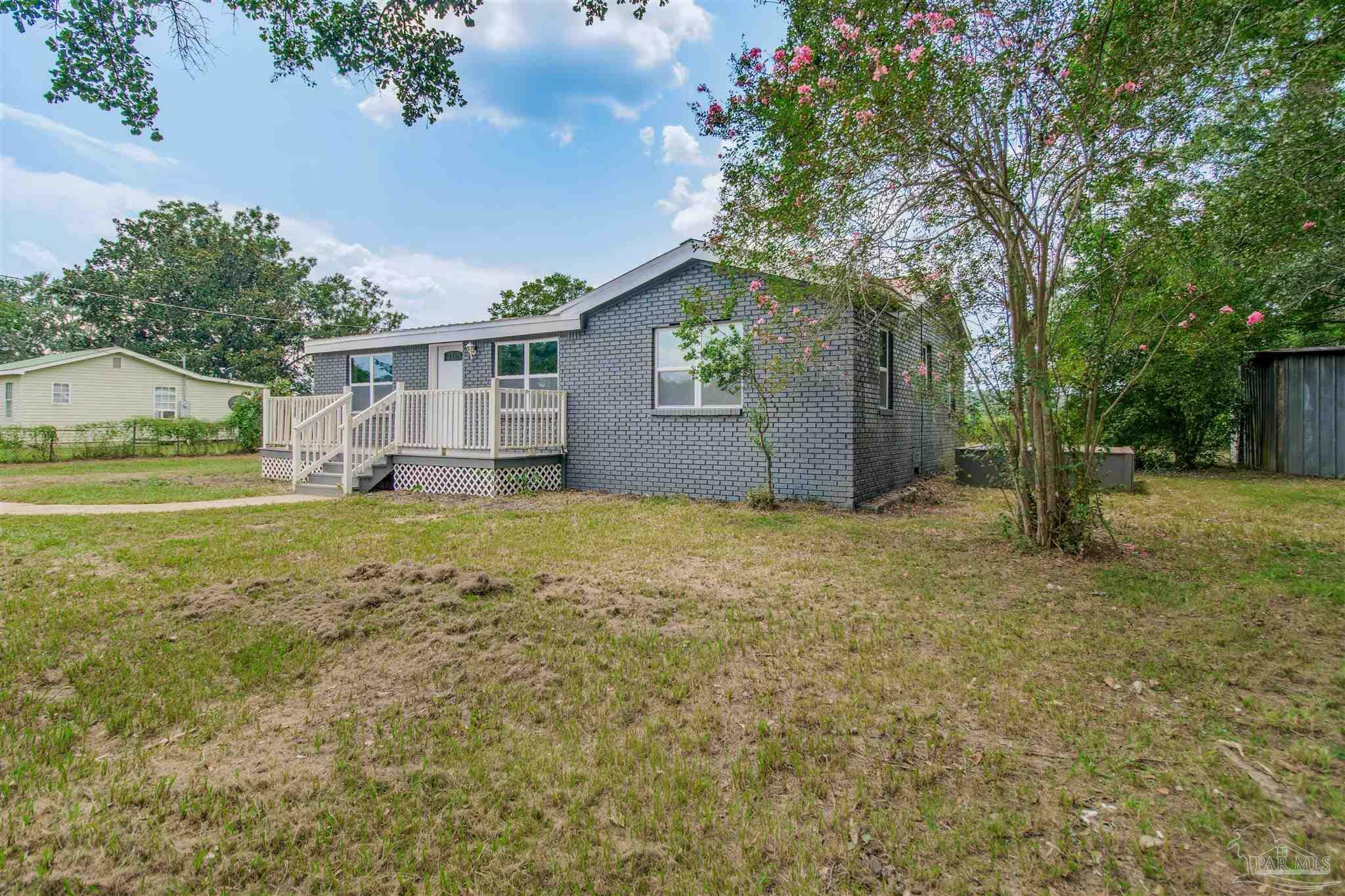 Property Photo:  2511 Green Village Rd  FL 32568 