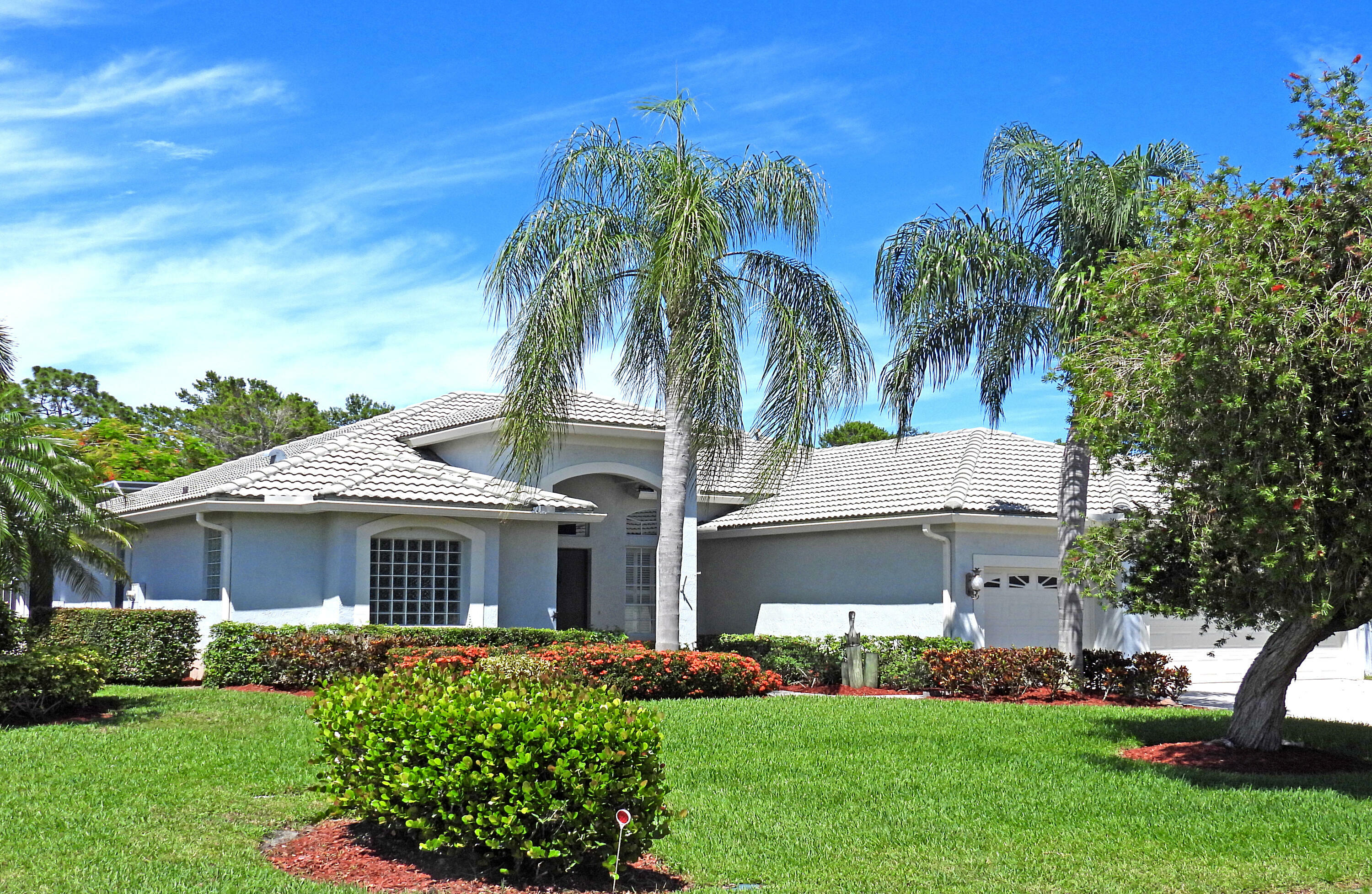 Property Photo: 2225 SE Montrose Lane FL 34952