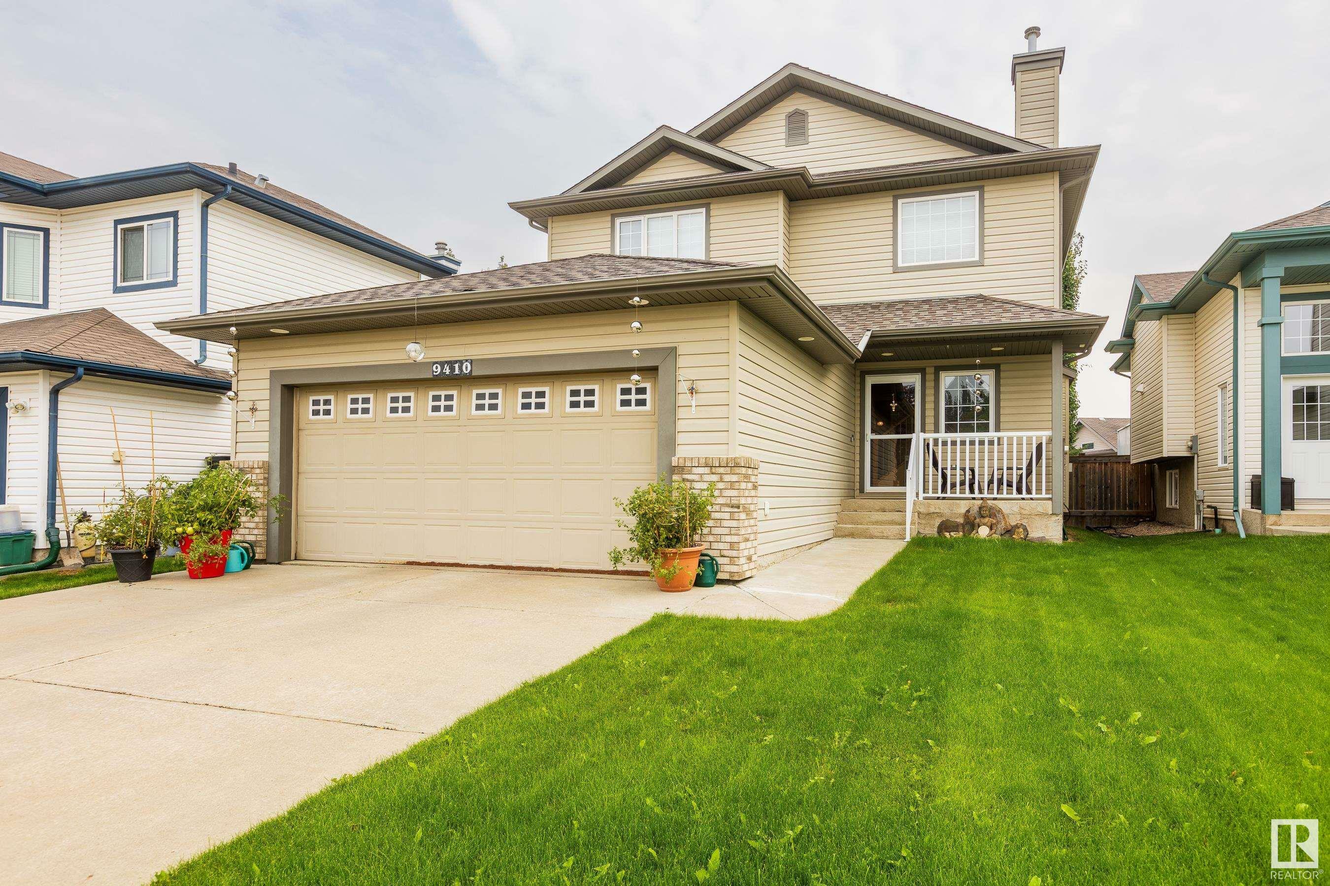 Property Photo:  9410 105 Avenue  AB T8R 0A2 