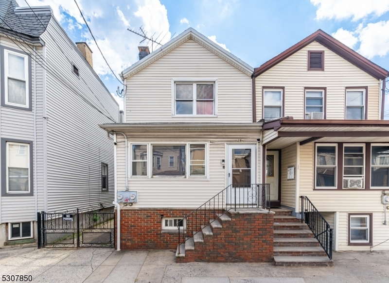 Property Photo:  290 Walnut St  NJ 07105 