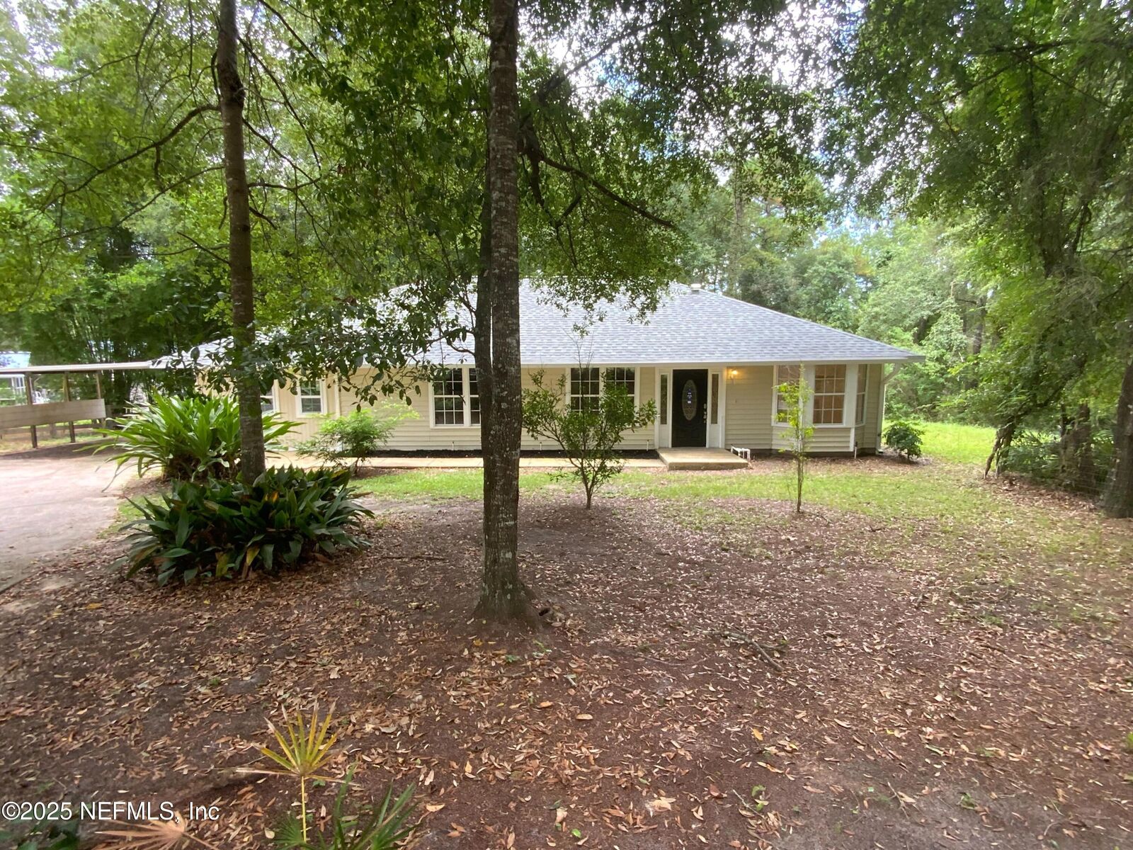 Property Photo: 2871 Thistle Court FL 32068