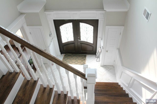 Property Photo:  10 Cranford Road  NJ 07452 