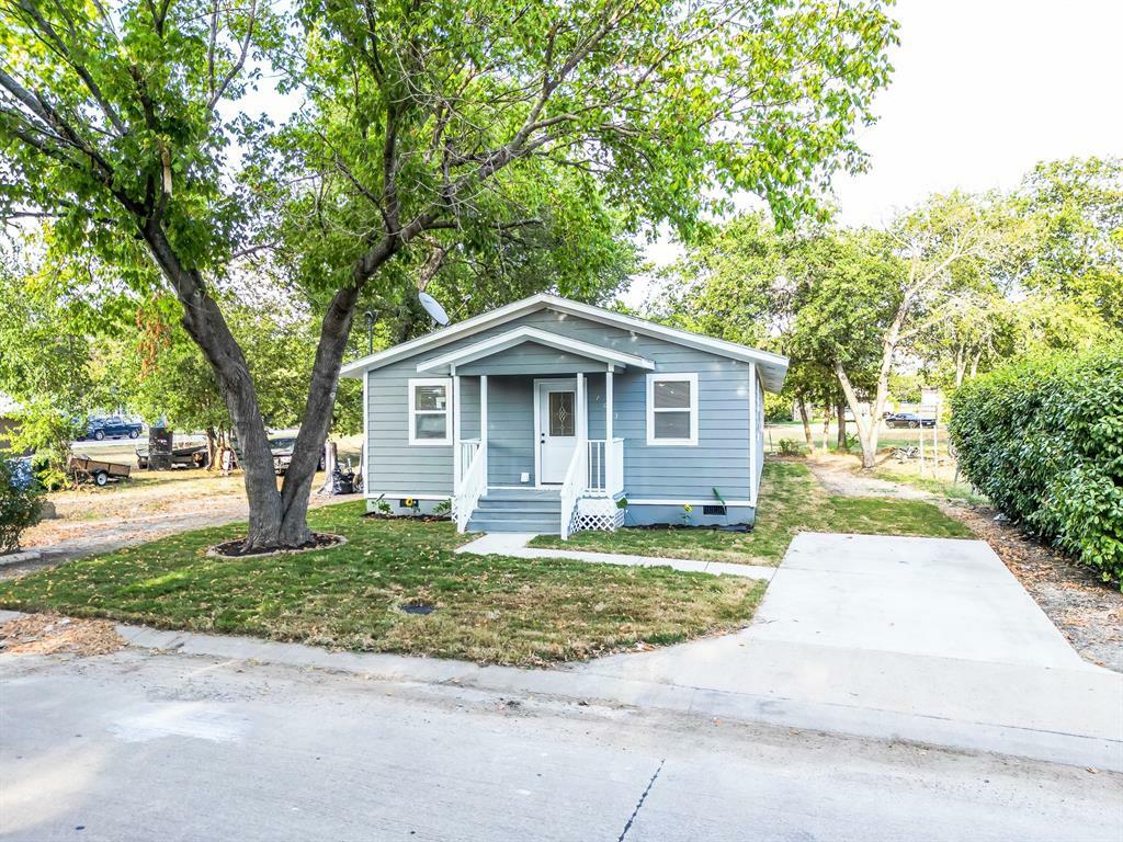 Property Photo:  103 Munchus Street  TX 75165 