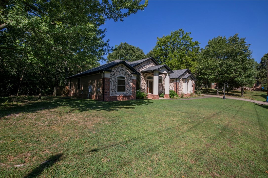 Property Photo:  6 Morganshire Lane  AR 72714 