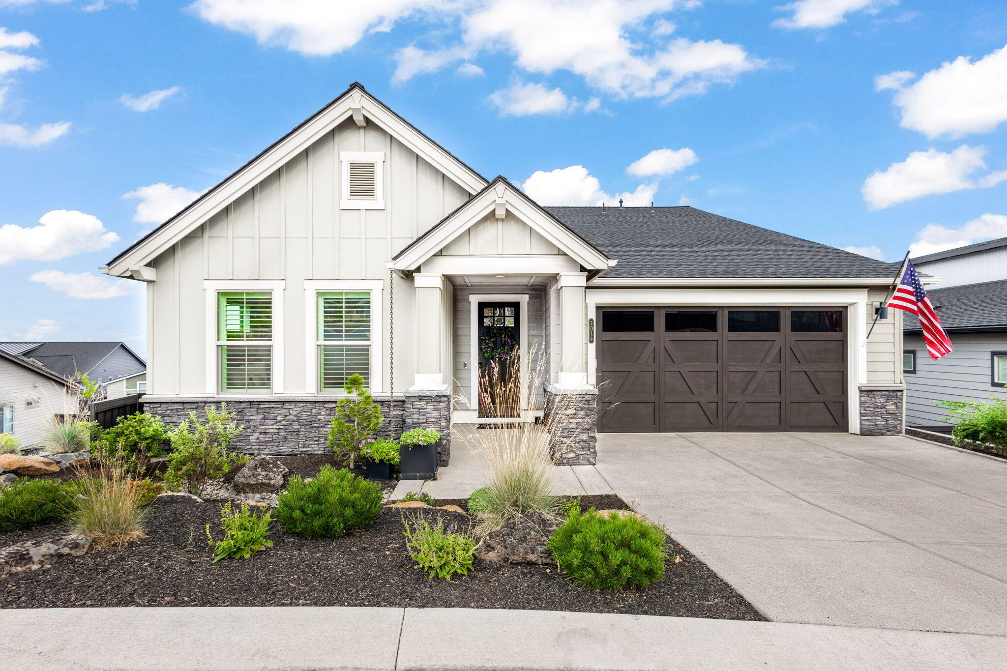 Property Photo: 3016 NW Hidden Ridge Drive OR 97703