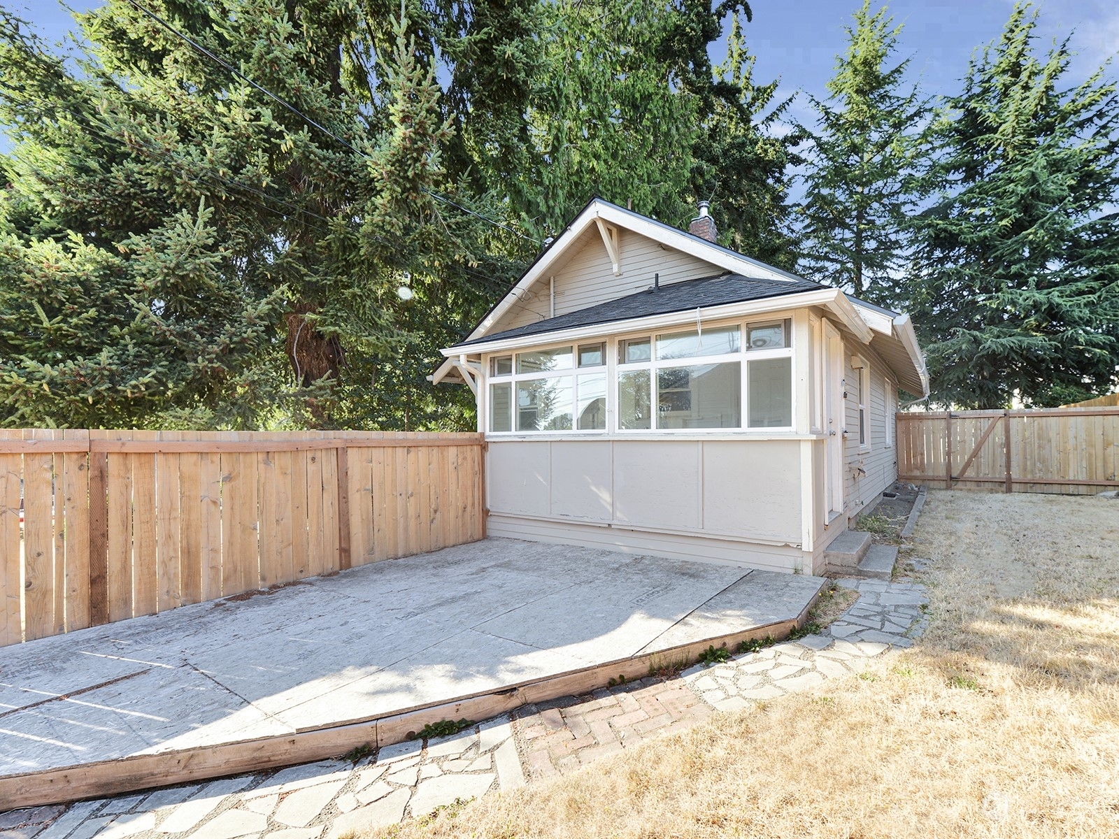 Property Photo:  626 E 51st Street  WA 98404 