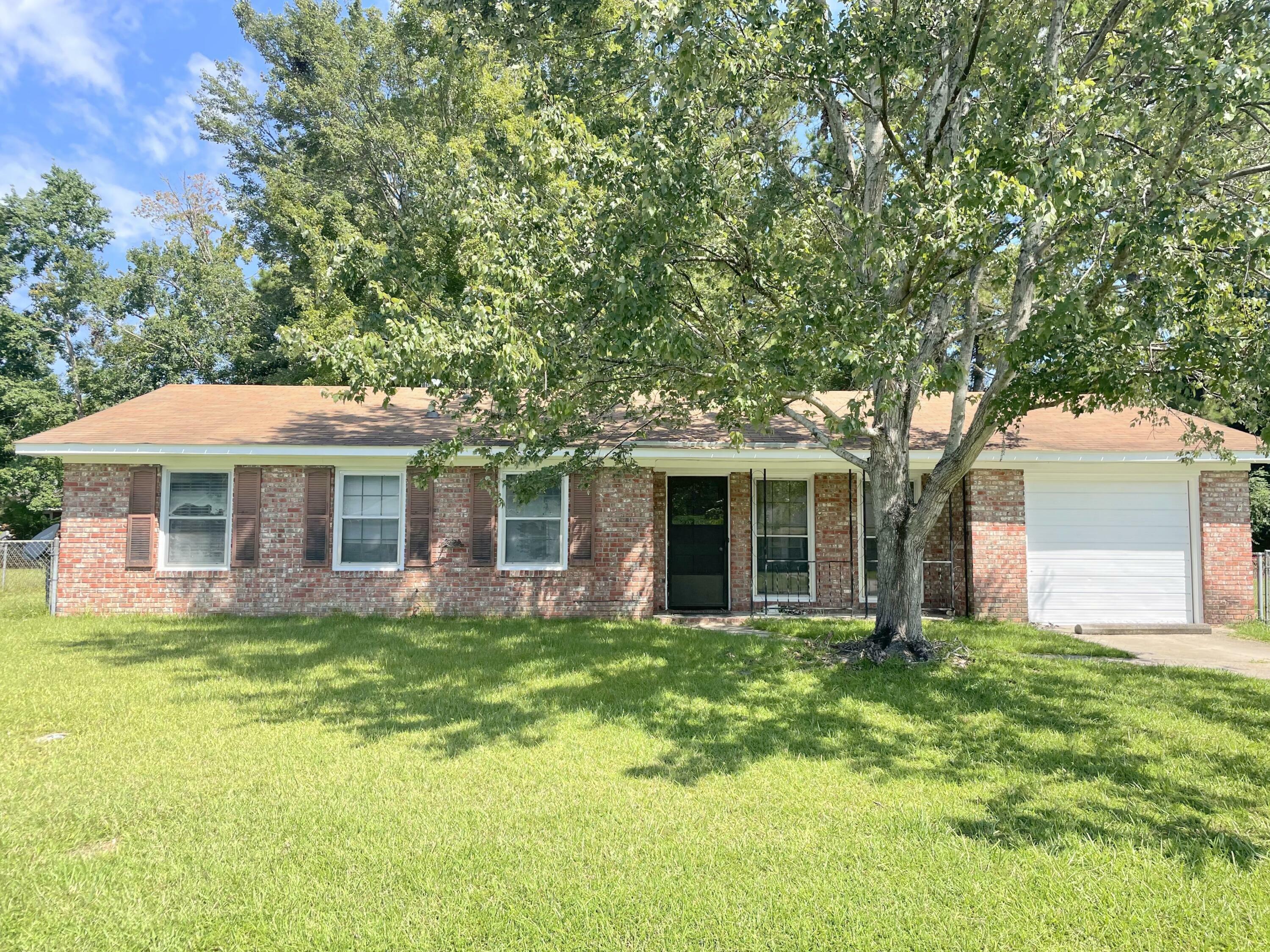 Property Photo:  106 Beatrice Lane  SC 29485 