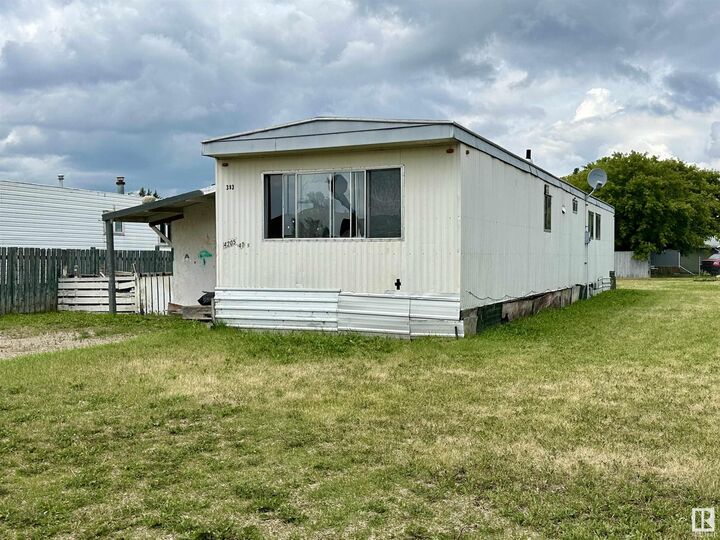 4205 47 Avenue — photo 1