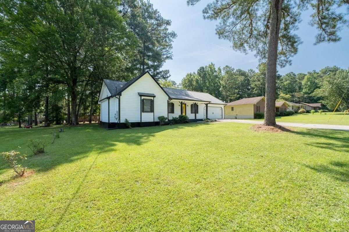 Property Photo:  10100 Clearview Drive NW  GA 30014 