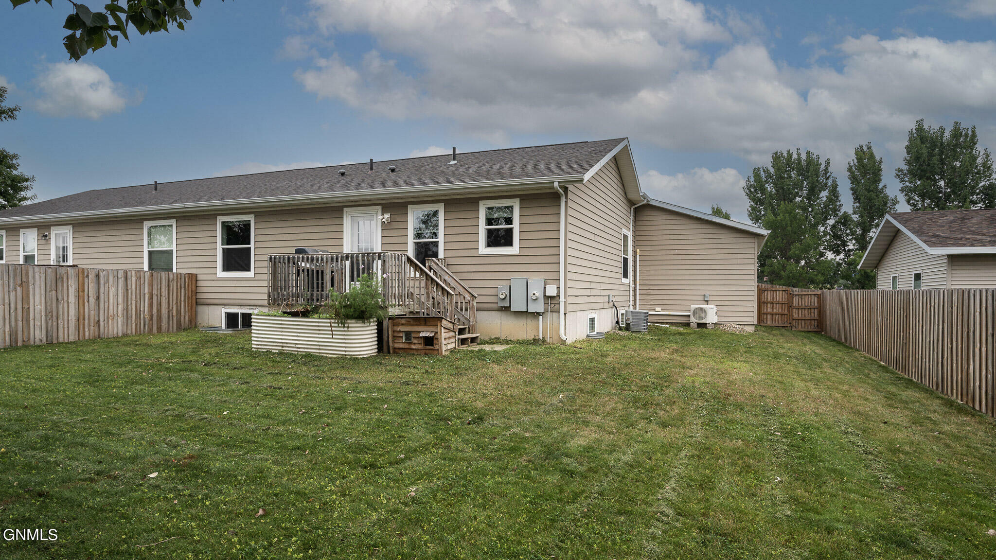 Property Photo:  107 16th Street NW  ND 58523 