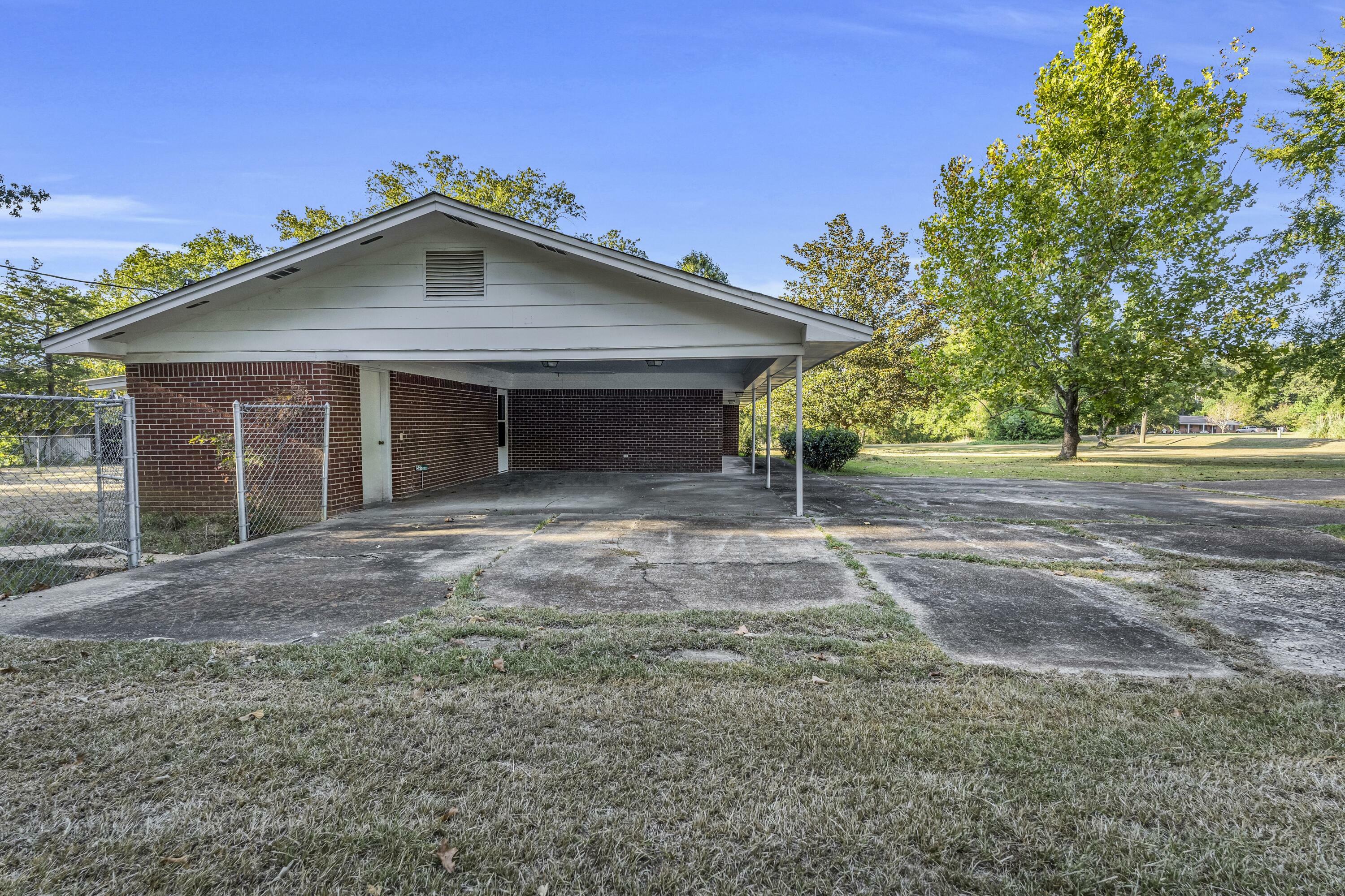 Property Photo:  159 Oak Crest Cir  MS 39773 