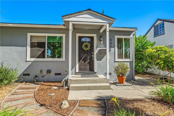 Property Photo:  5425 E Conant Street  CA 90808