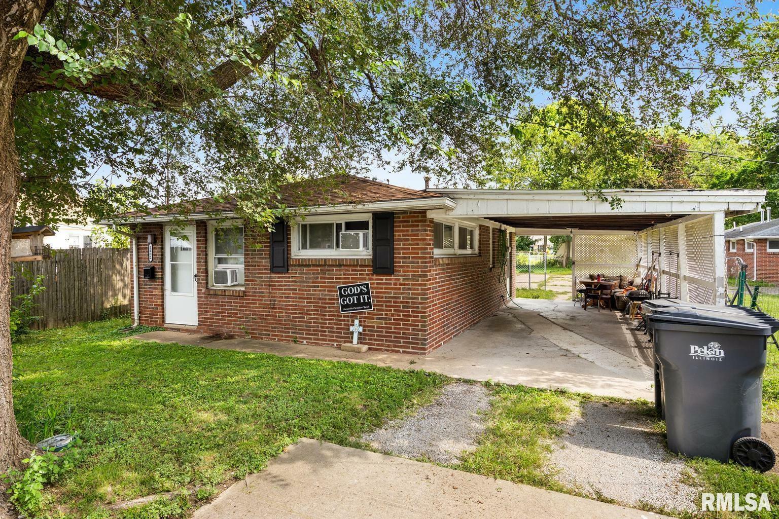 Property Photo:  1402 Sommerset Street  IL 61554 