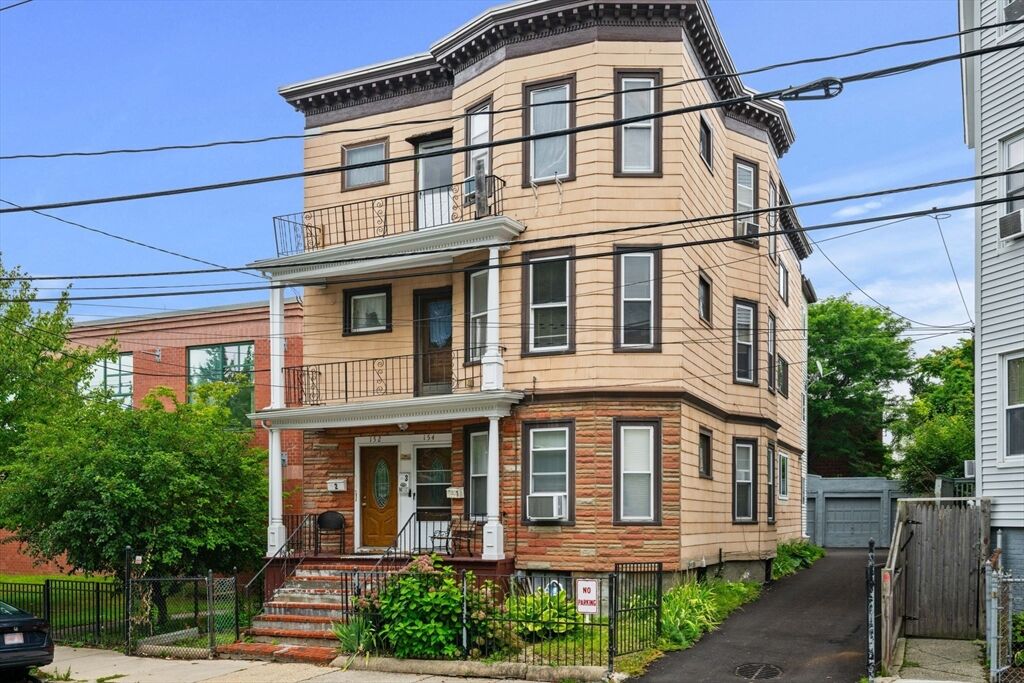 Property Photo: 154 Glen St MA 02145