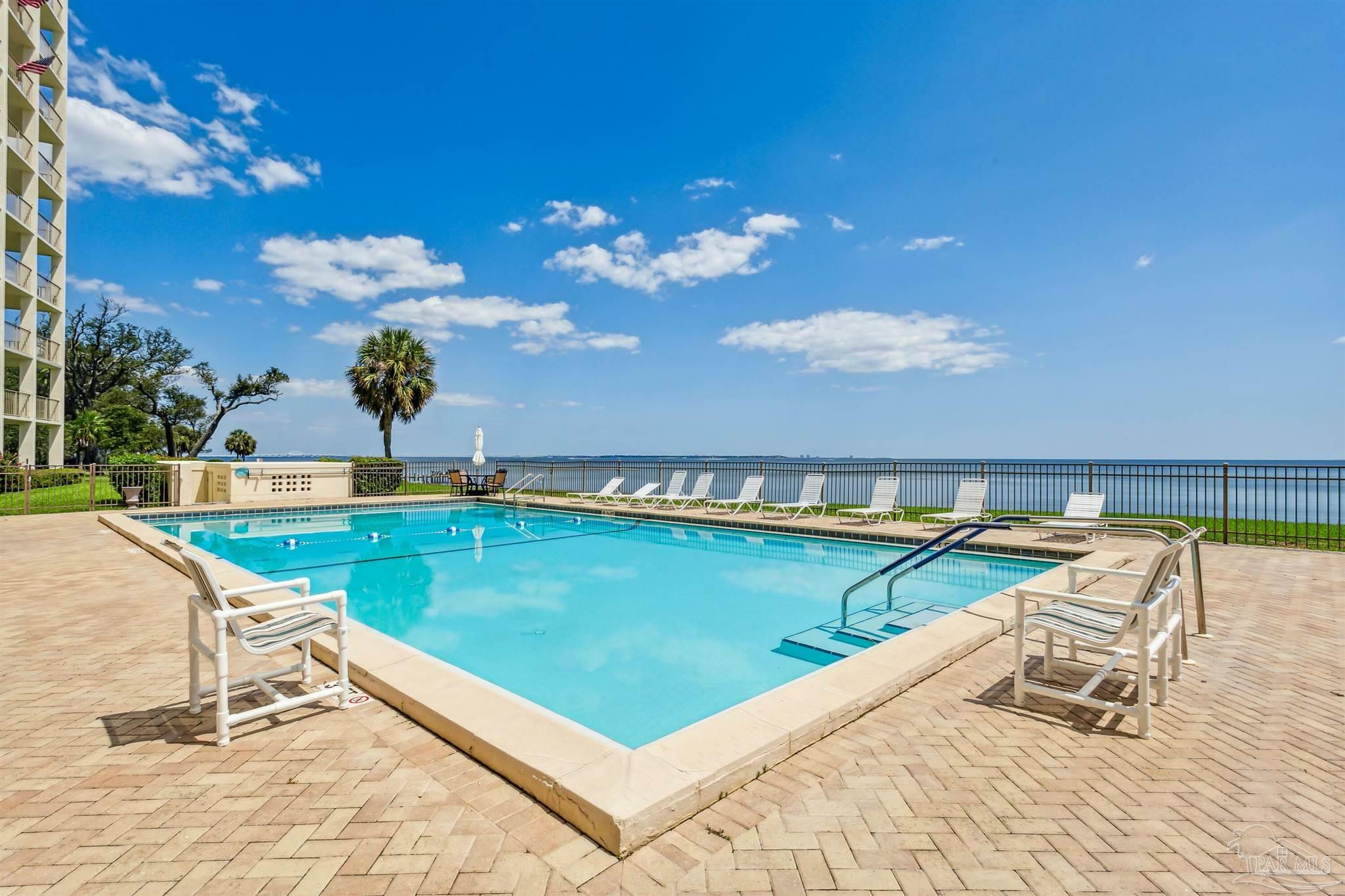 Property Photo:  615 Bayshore Dr 208  FL 32507 