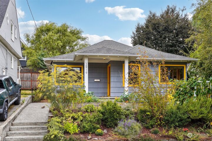 Property Photo:  2919 3rd Avenue N  WA 98109 