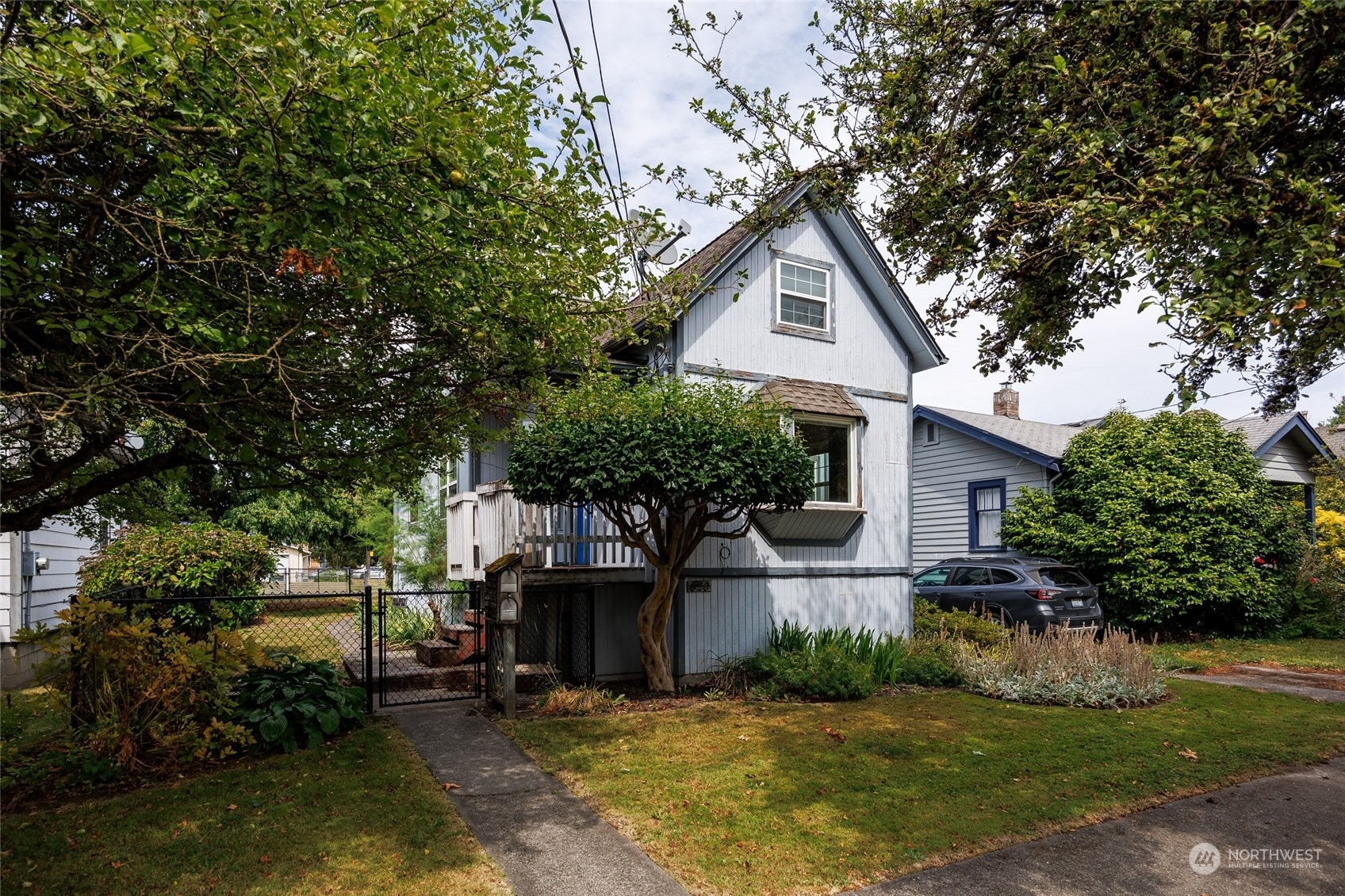 Property Photo:  820 S Thistle Street  WA 98108 