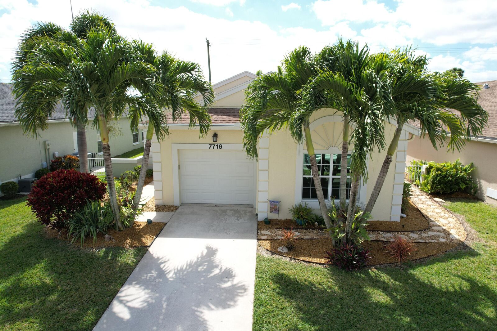 Property Photo: 7716 Mansfield Hollow Road FL 33446