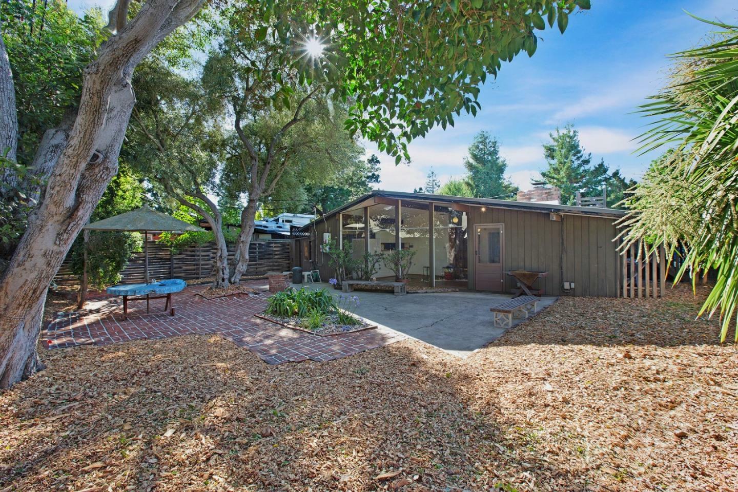 Property Photo:  441 Carolina Lane  CA 94306 