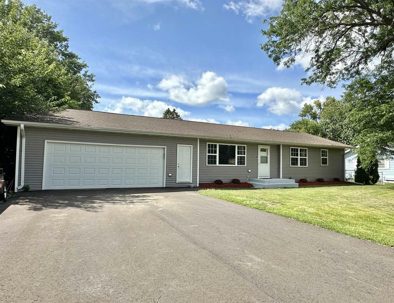 Property Photo:  836 East Hart Road  WI 53511 