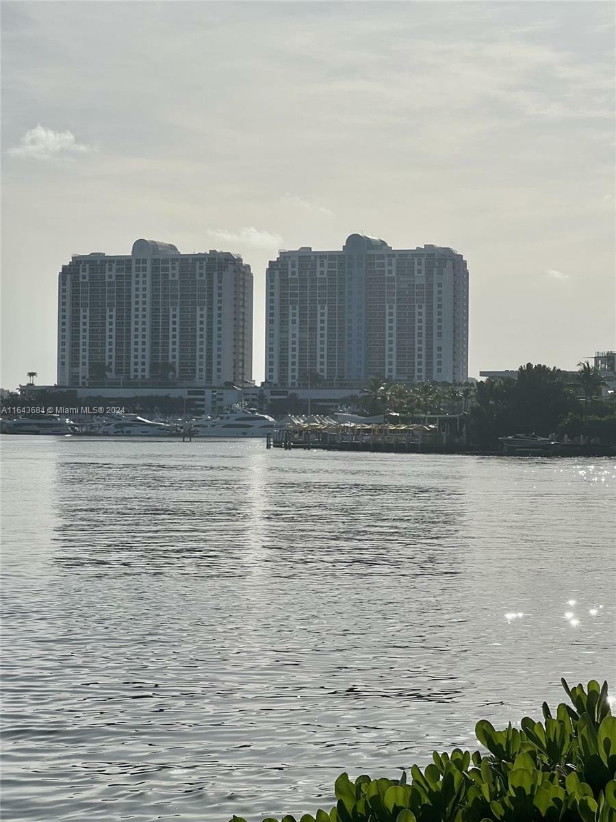 Property Photo:  1900 Sunset Harbour Dr 1610  FL 33139 