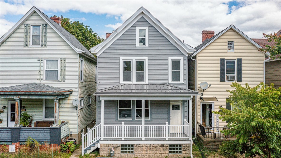 Property Photo:  409 Oakland Ave  PA 15601 