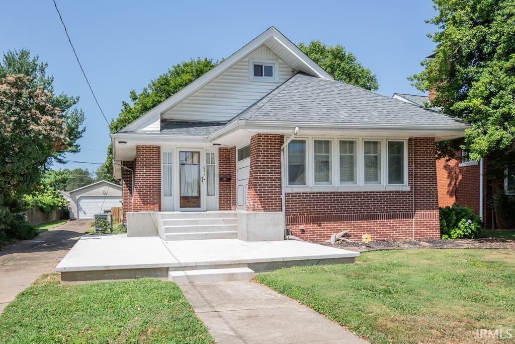 Property Photo: 621 S Norman Avenue IN 47714