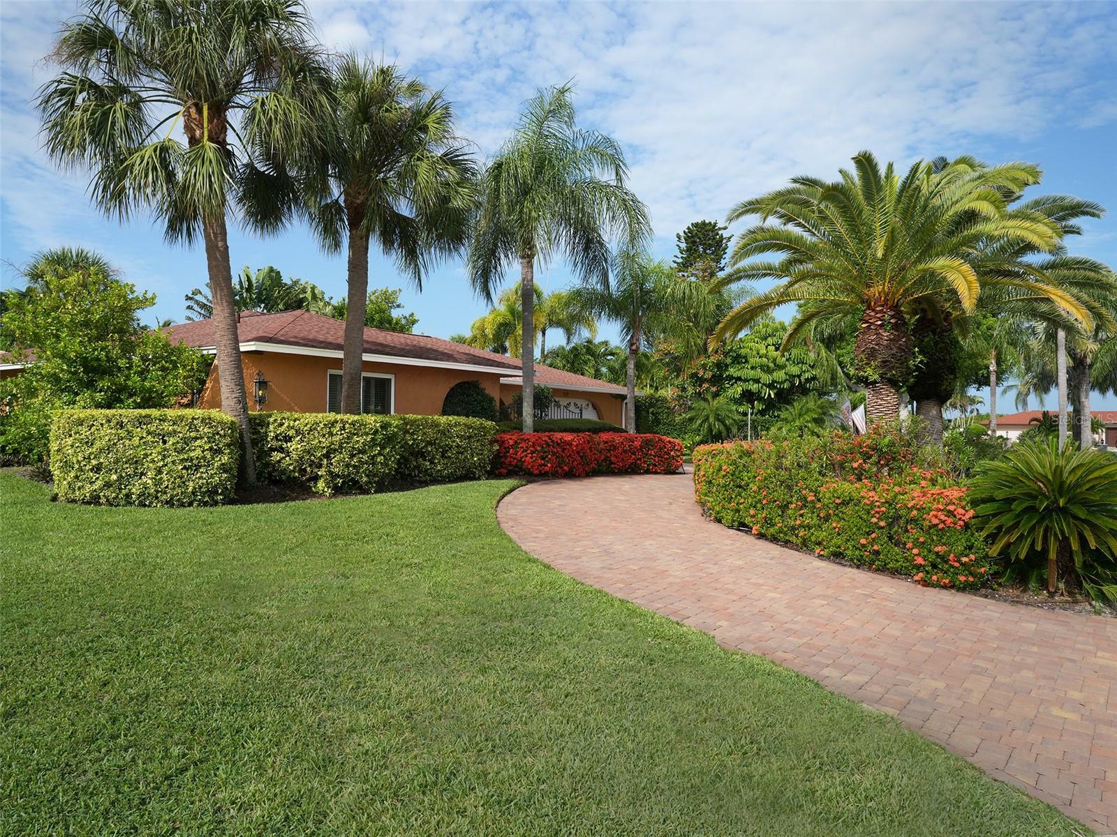 Property Photo:  7137 Westmoreland Drive  FL 34243 