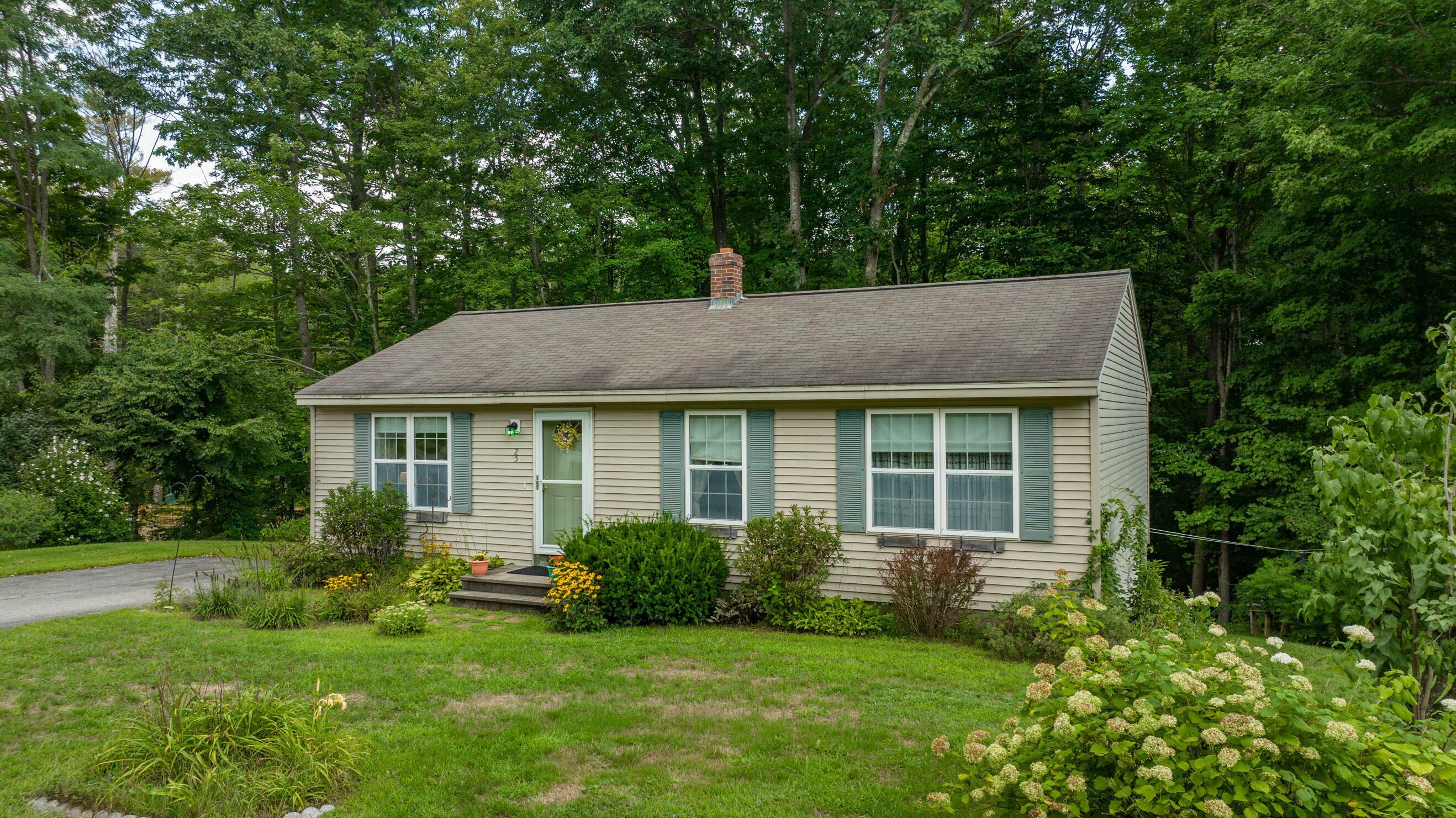 Property Photo:  25 Fieldstone Lane  ME 04073 