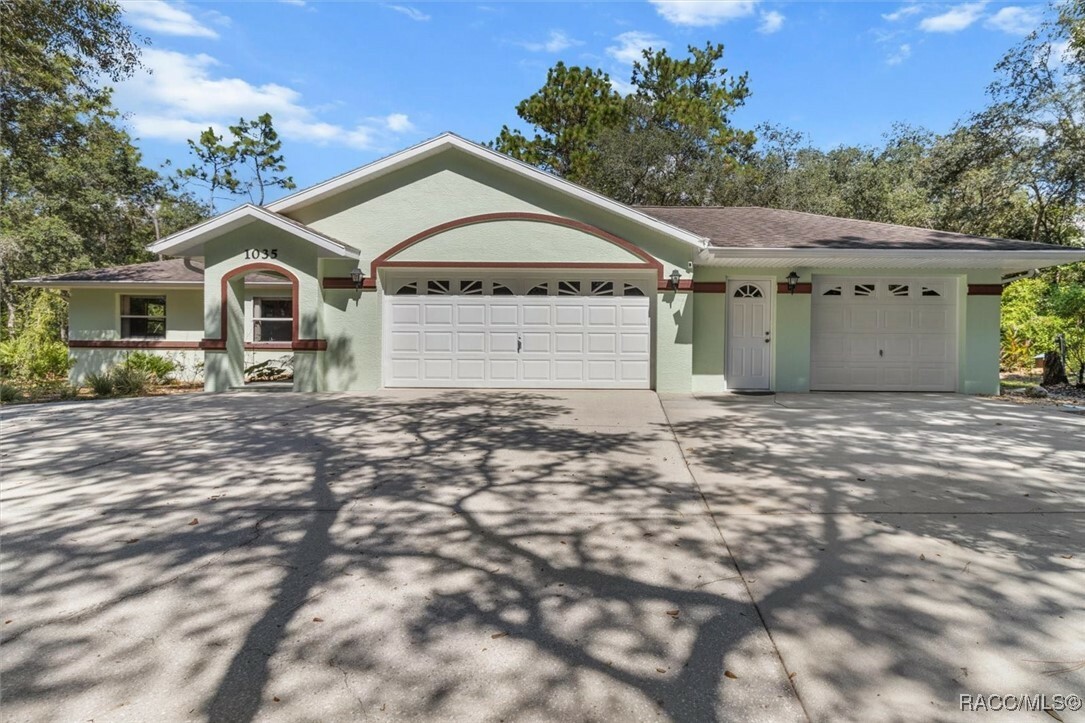 Property Photo:  1035 S Bea Avenue  FL 34452 