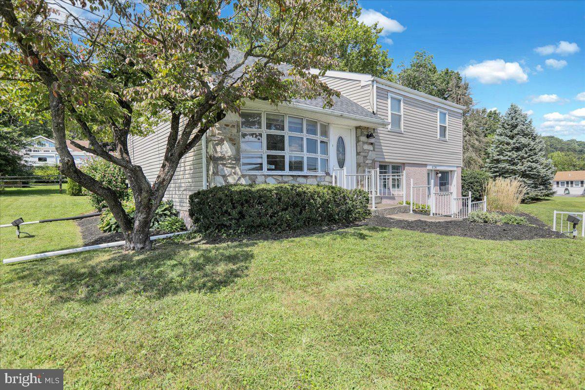 Property Photo:  824 Carsonia Avenue  PA 19606 