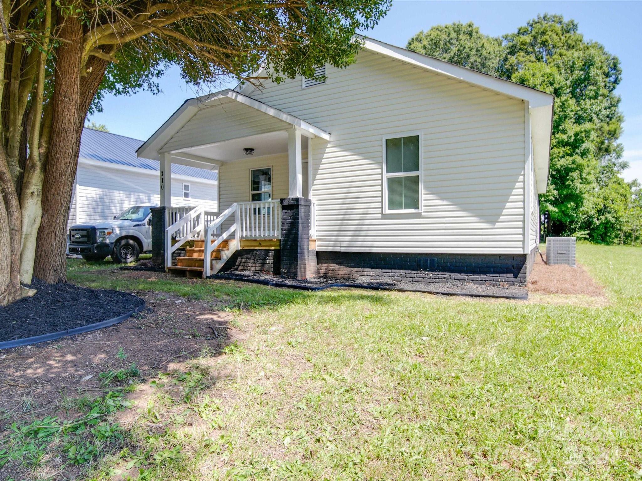 Property Photo:  310 N Dilling Street  NC 28086 