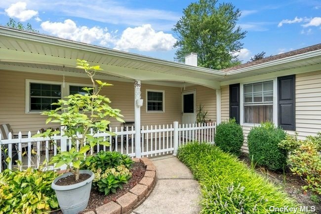 Property Photo:  1 Oval Ct.  NY 11790 