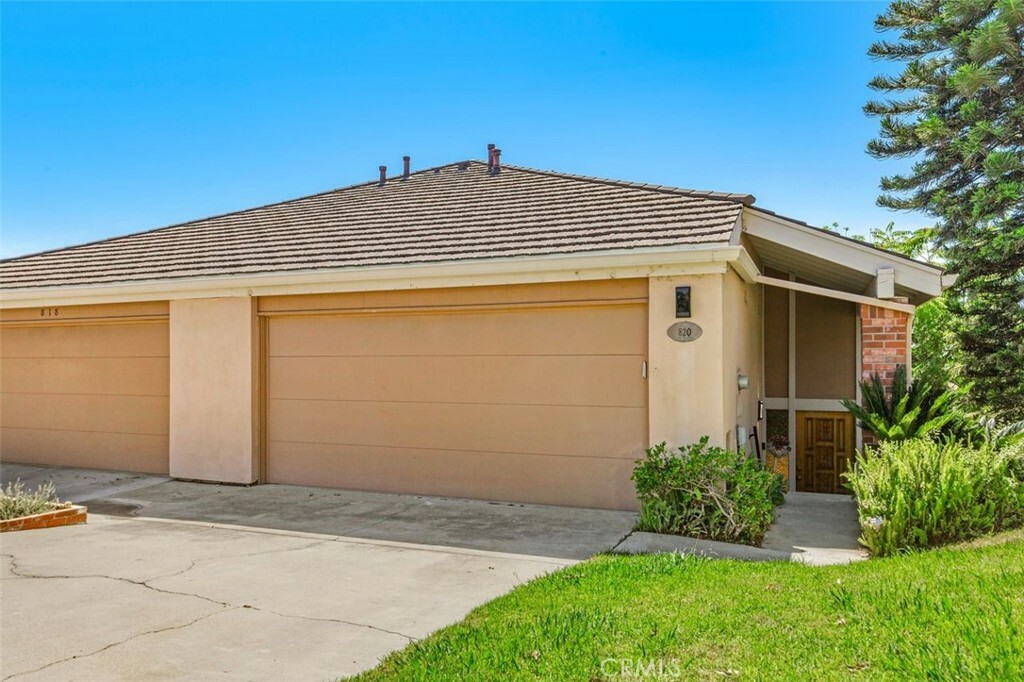 Property Photo:  820 W Glenwood Terrace  CA 92832 