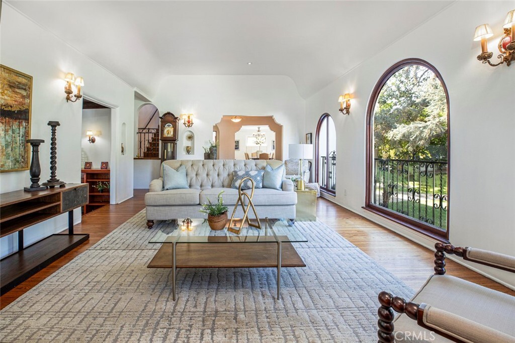 Property Photo: 940 W Kenneth Road CA 91202