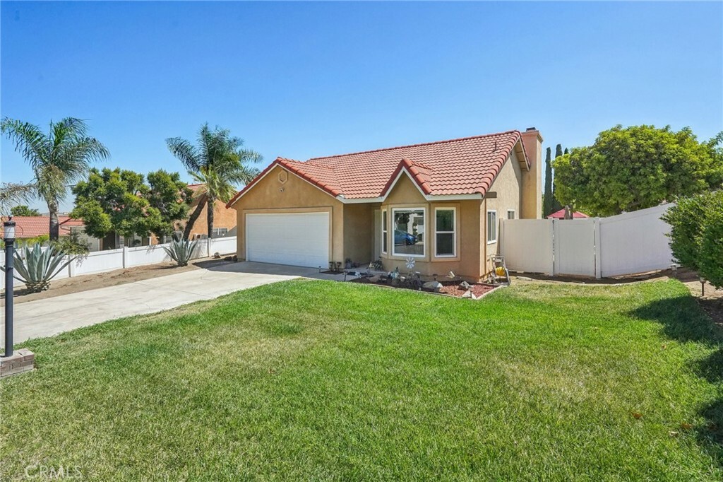 Property Photo:  23214 Claystone Avenue  CA 92883 