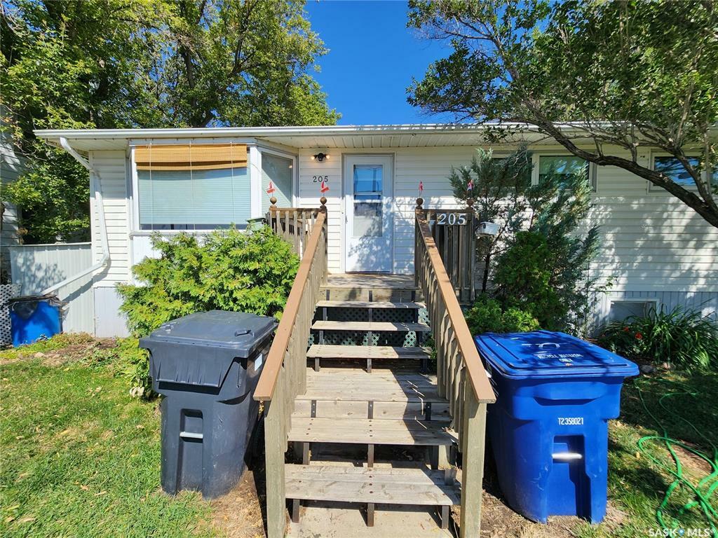 Property Photo:  205 1st Avenue NW  SK S4H 1N8 