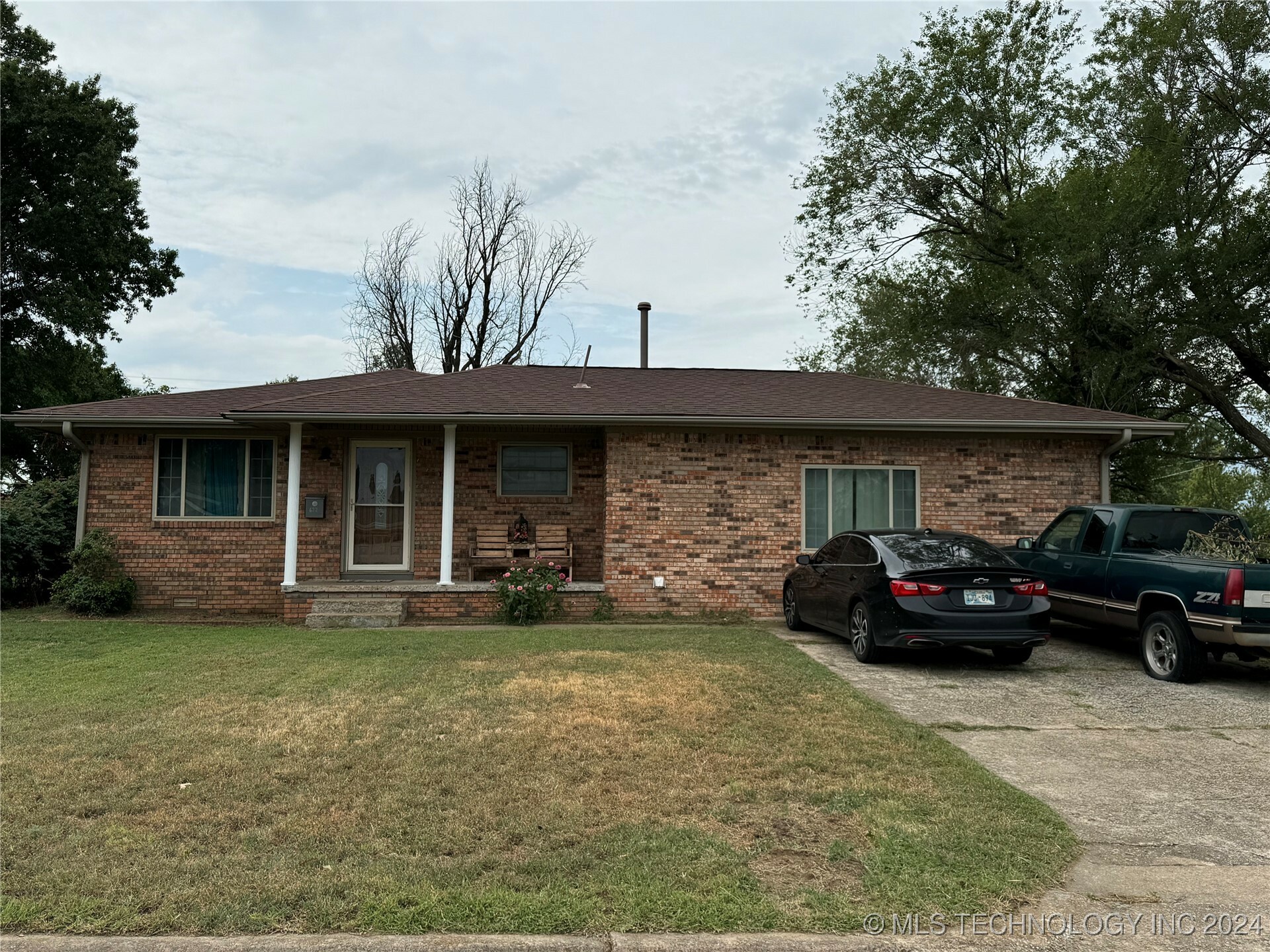 Property Photo:  622 W Oak Street  OK 74030 