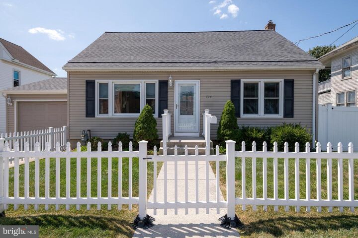 714 Linden Avenue  Hanover PA 17331 photo