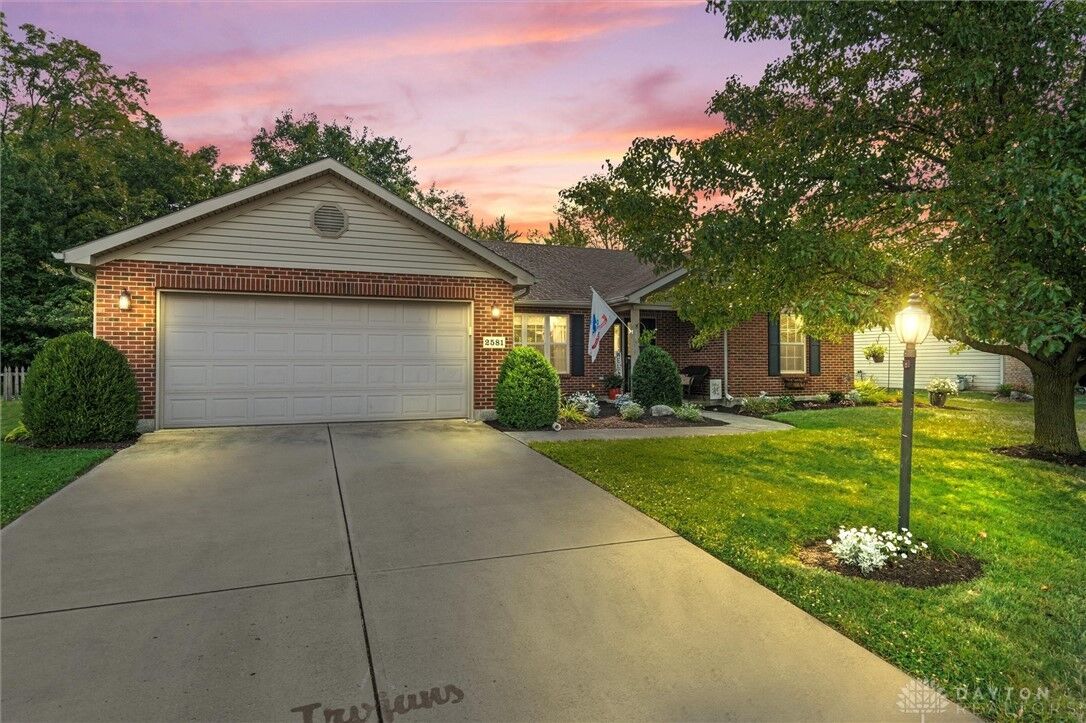 Property Photo: 2581 Huntington Drive OH 45373