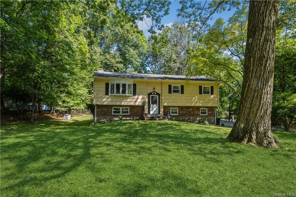 Property Photo:  20 Twin Lakes Drive  NY 10952 