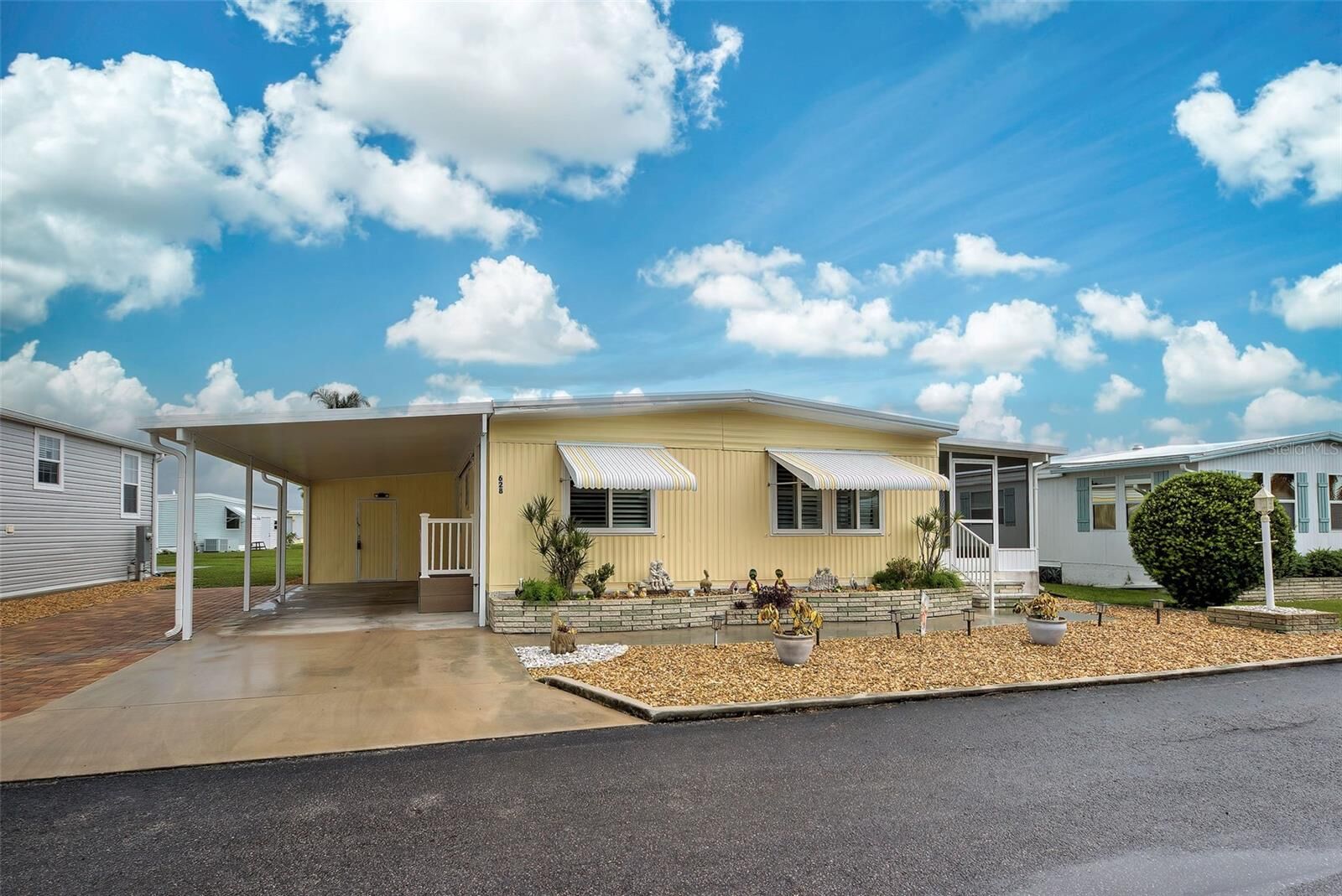 Property Photo: 628 Cervina Drive FL 34285