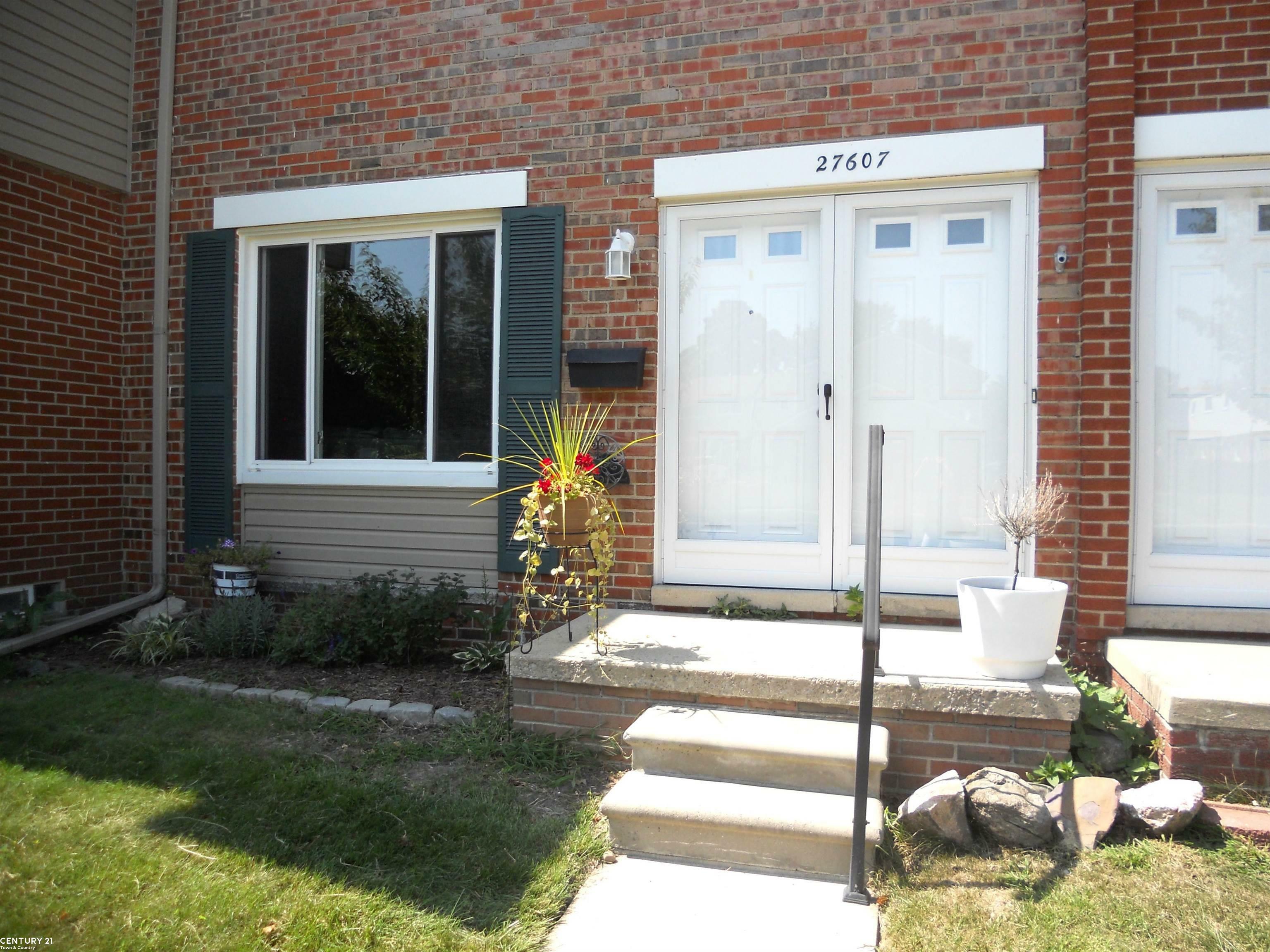 Property Photo:  27607 Evelyn Avenue  MI 48093 