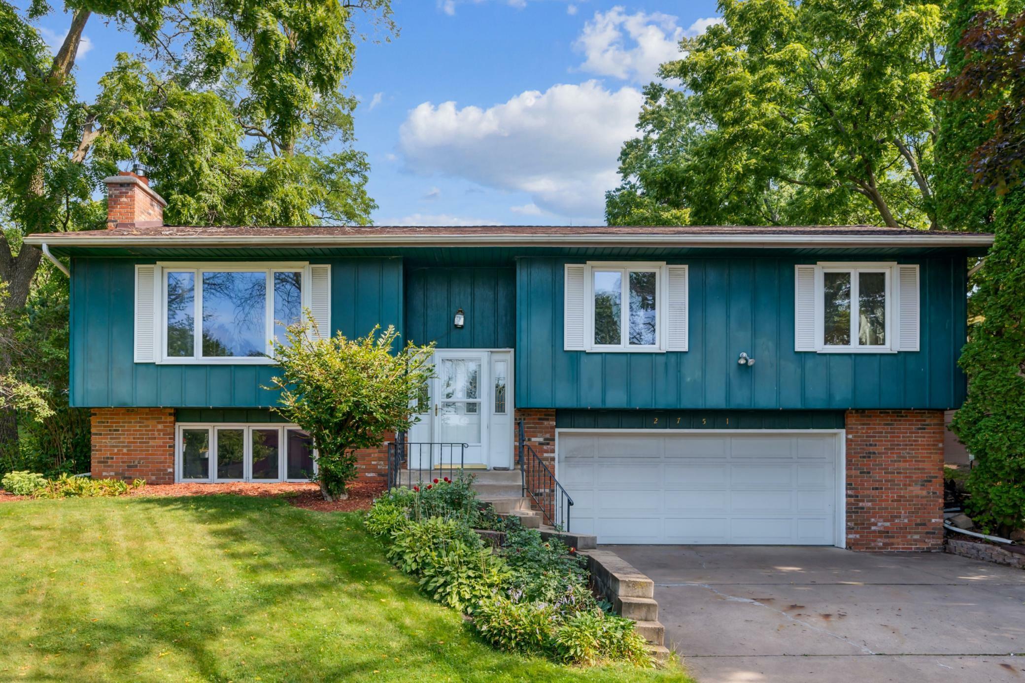 Property Photo:  2751 Chisholm Avenue  MN 55109 