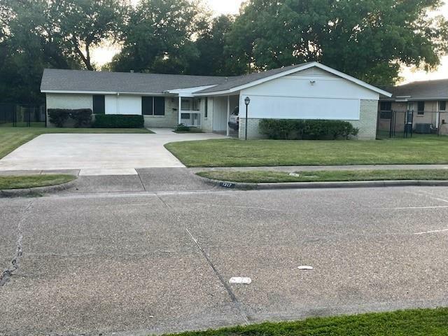 Property Photo: 1217 Hampshire Lane TX 75080