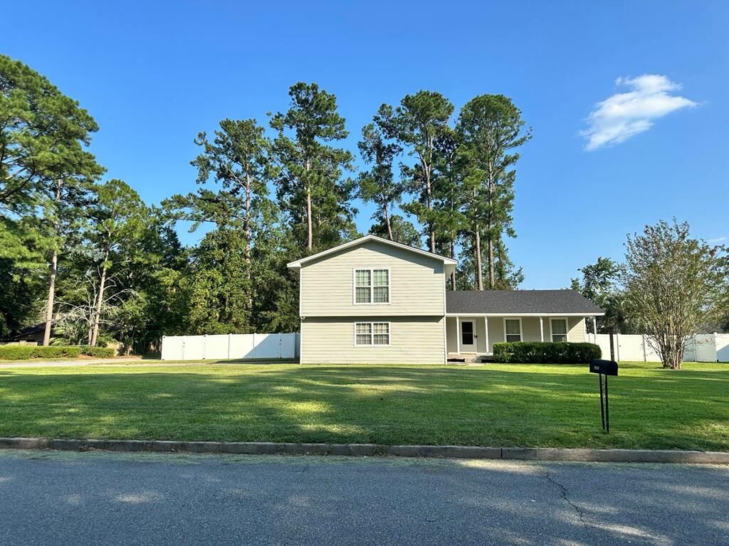 Property Photo:  2013 Pinecliff Dr  GA 31602 
