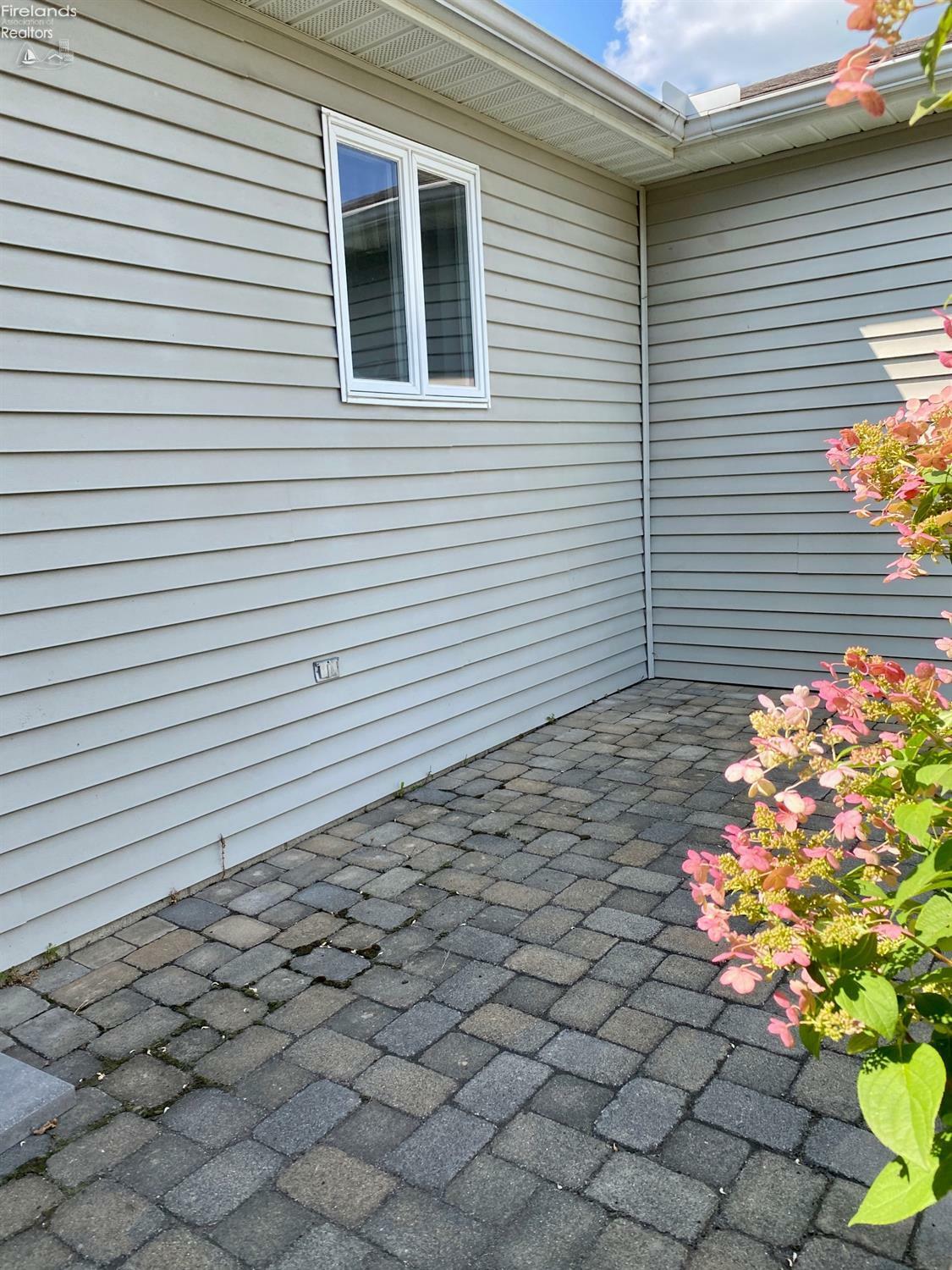 Property Photo:  520 S Autumnwood Drive C  OH 44883 